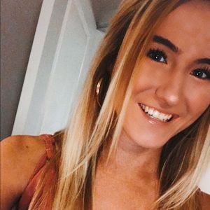 Meet your Posher, Flora